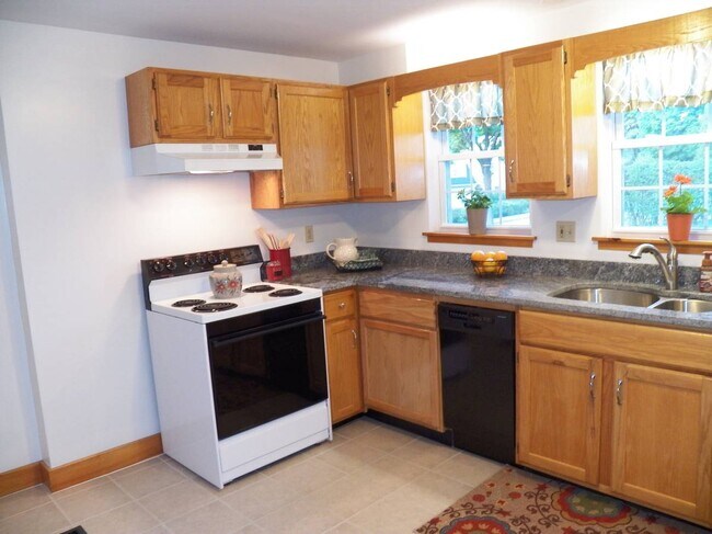 Foto del edificio - 648 Kearsarge Way