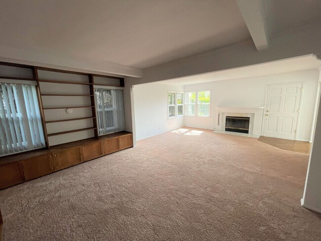 Building Photo - Charming Midtown Ventura Home