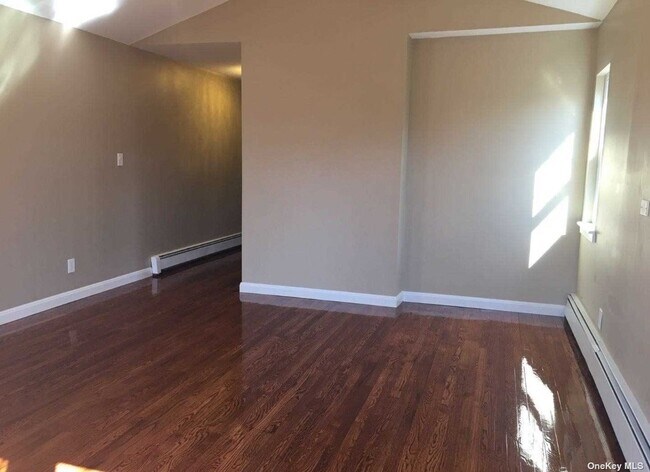 Building Photo - 10 Mechanic St