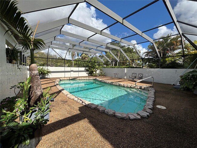 Foto del edificio - 10900 NW 24th St