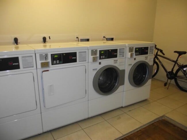 Foto del edificio - 41 Bay State Rd