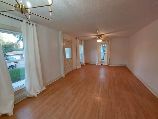 Foto del edificio - 204 S Hazel St