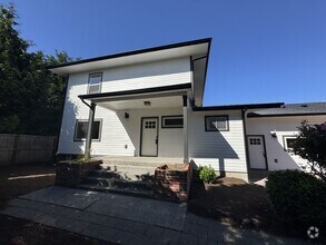 Building Photo - 7816 Trails End Dr SE