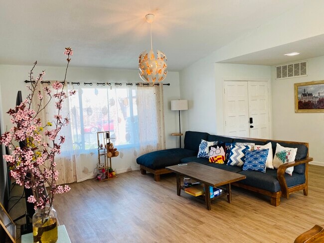 Building Photo - 2506 Cabrillo Dr