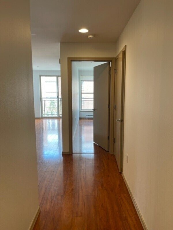 Building Photo - 1323 Boren Ave
