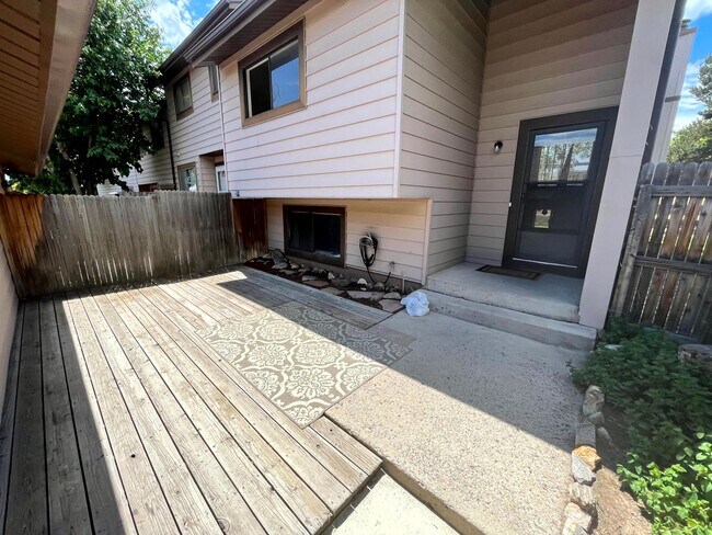 Building Photo - Innsbruck 2 Bed/2 Bath Townhome (Available...