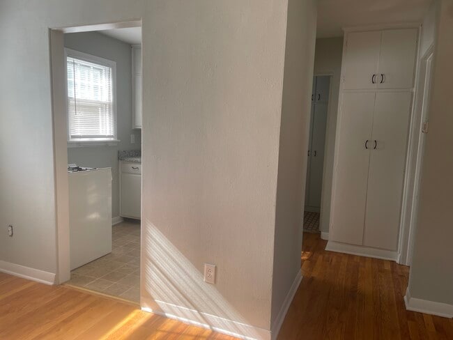 Foto del edificio - 100-104 E Stewart Rd