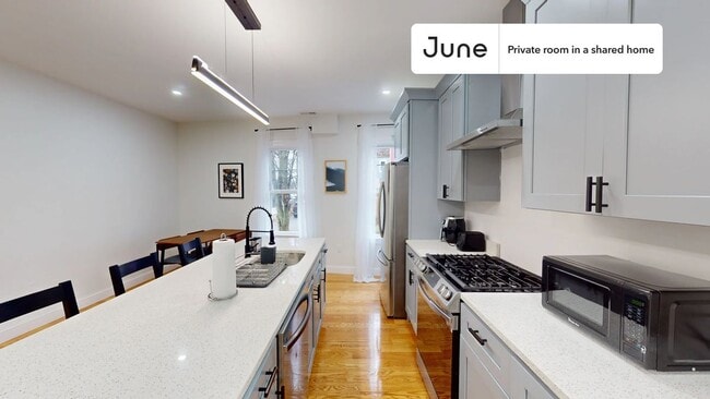 Building Photo - Private bedroom in 4 bed/2 bath Home