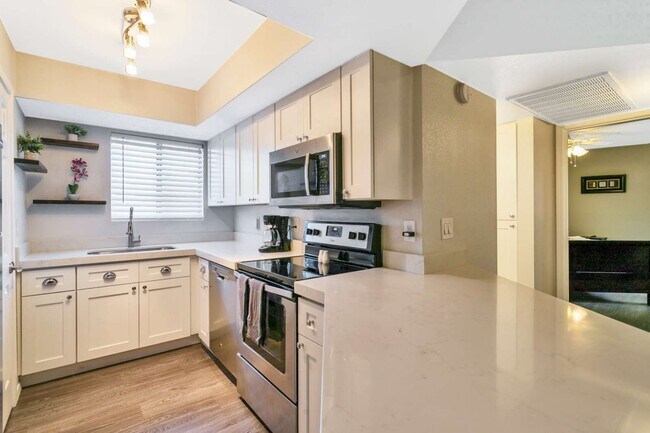 Cocina - 2228 N 52nd St