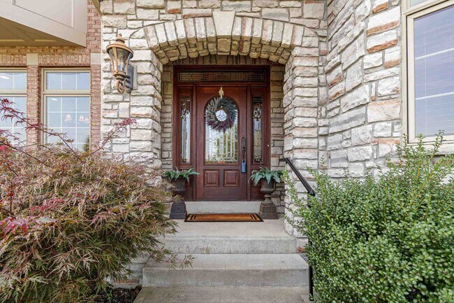 Building Photo - 627 Rivershore Dr