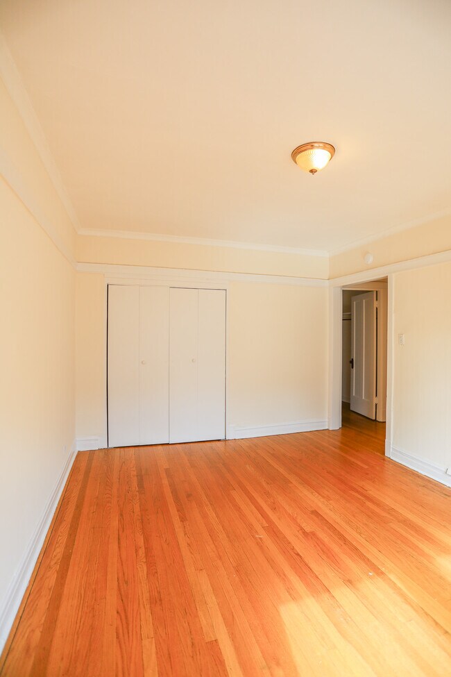 Foto del edificio - 3349 W Ainslie St