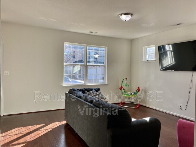 Building Photo - 121 Nautico Way