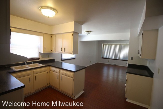 Foto del edificio - 10721-10723 W Wren Ave