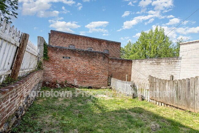 Foto del edificio - 321 W Mifflin St