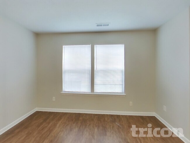 Foto del edificio - 1064 Halifax Ln