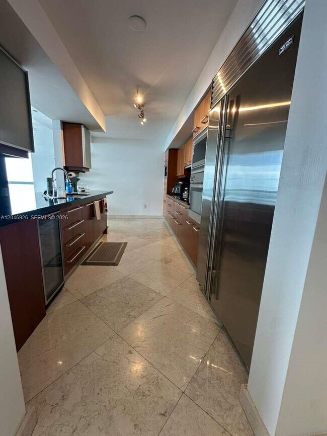 Foto del edificio - 1331 Brickell Bay Dr