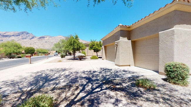 Building Photo - 6124 N Pinnacle Ridge Dr