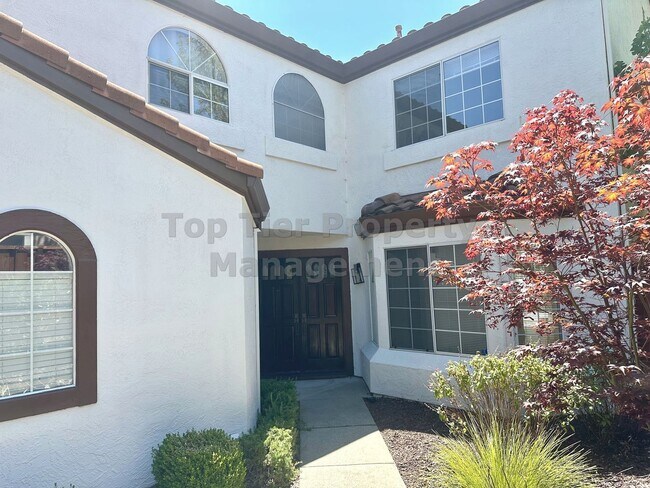 Building Photo - Beautiful 3 Bed / 2.5 Bath / 2,211 Sqft Sa...