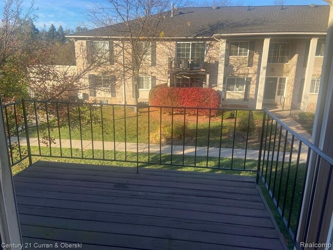 Foto del edificio - 6121 Orchard Lake Rd