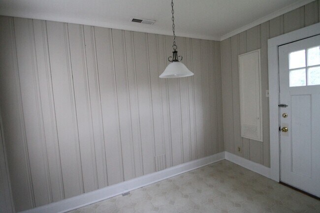 Foto del edificio - Exclusively Offered by Muse Realty, LLC