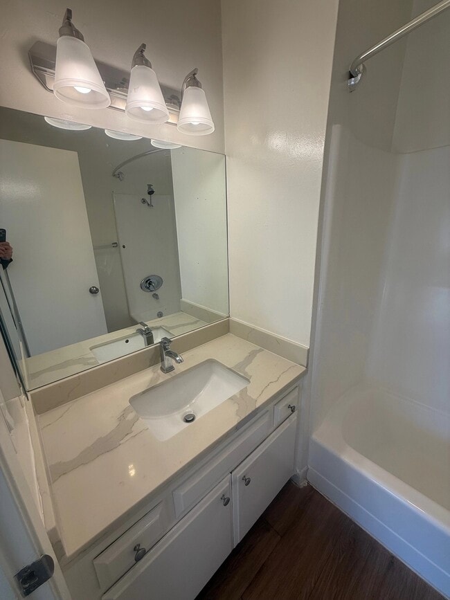 Building Photo - 11105 Rose Ave