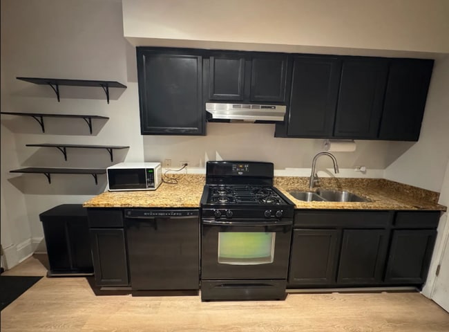 Building Photo - 102