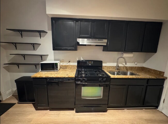 Foto del edificio - NOW AVAILABLE!!!