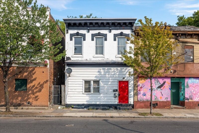 Primary Photo - 523 N Clinton Ave