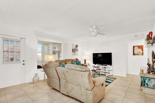 Foto del edificio - 309 Knotty Pine Cir