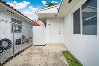Building Photo - 3437 SW 25th St