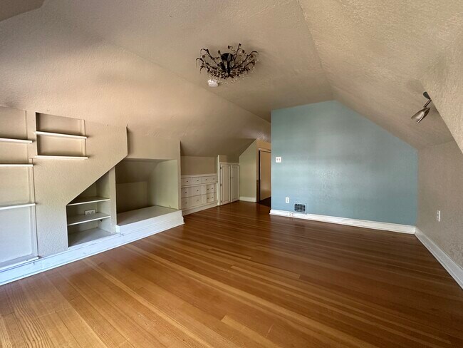 Foto del edificio - 1330 S Grant St
