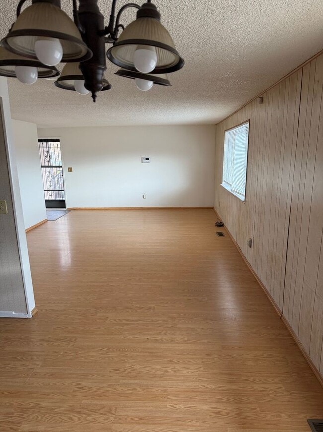 Building Photo - 2706 Powder Dr