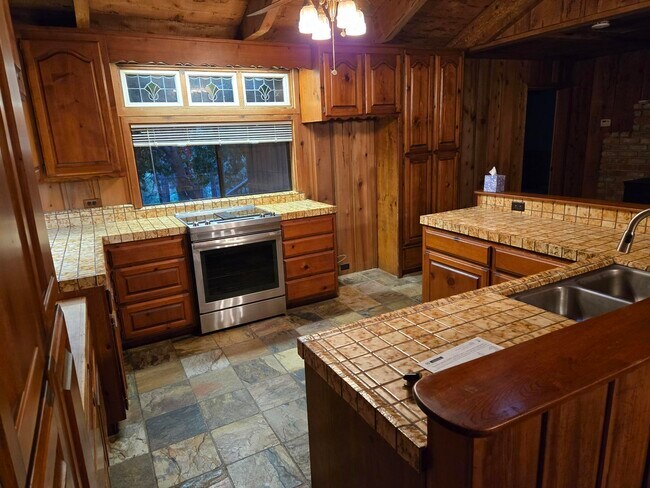 Foto del edificio - 6297 Silver Ridge Ln