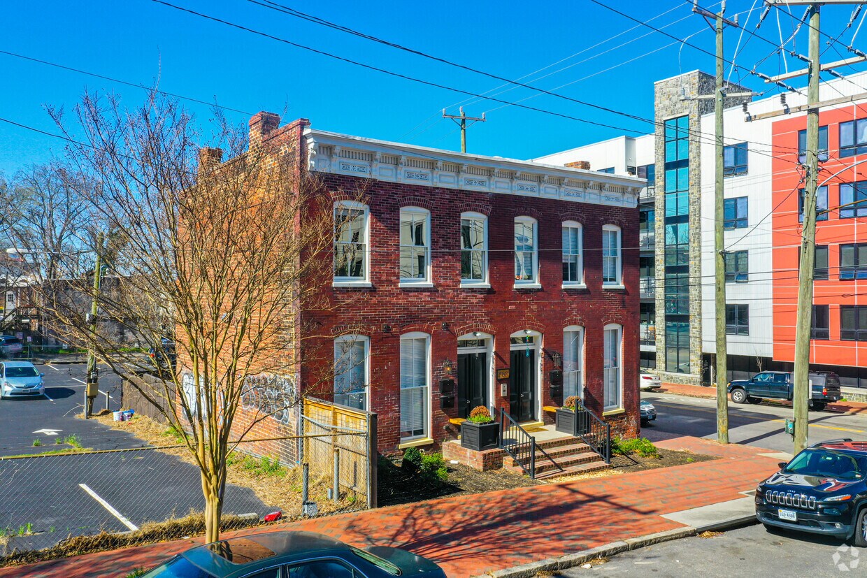 Foto principal - 2101 E Franklin St