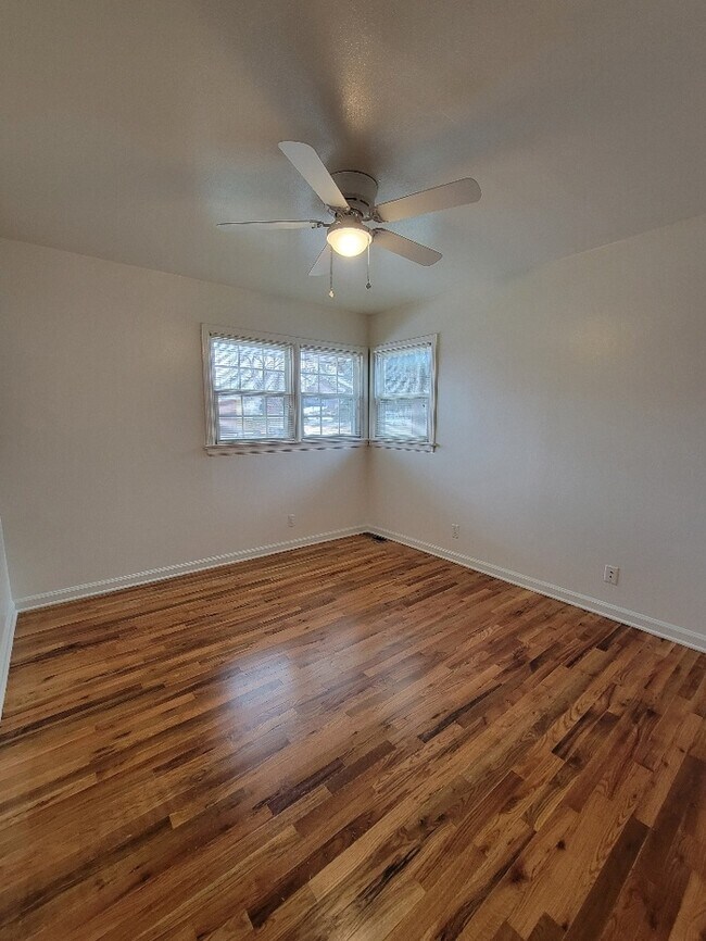 Building Photo - 1708 Walnut Dr