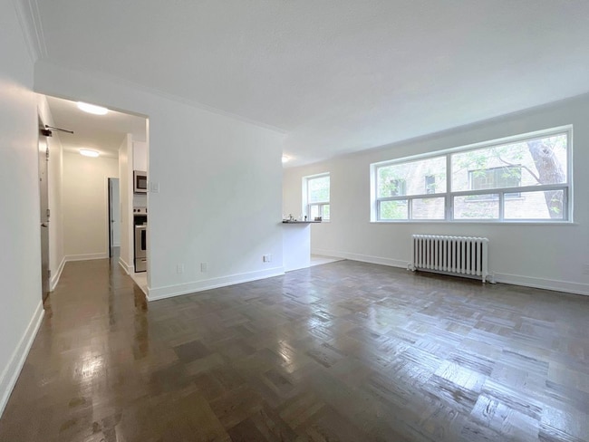 Building Photo - 140 Kingston Road