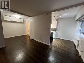 Building Photo - 1057 Barclay St