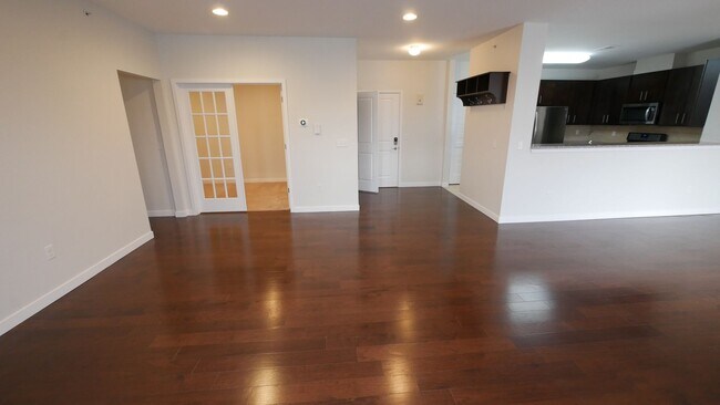 Foto del edificio - 4th Floor Condo - Large 2 BR / 2 BA, plus ...