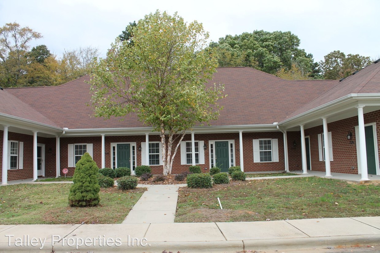 Primary Photo - 7167 Somerset Springs Dr