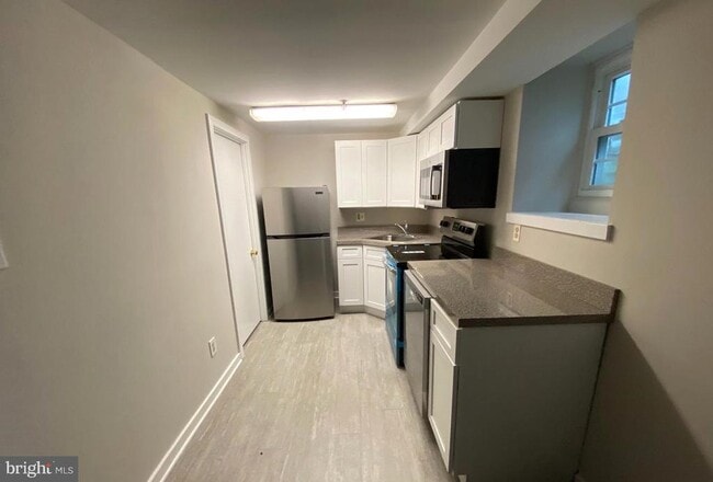 Foto del edificio - 922 Montgomery Ave