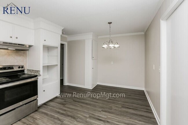 Foto del edificio - Holiday Special: 100% off your first month...