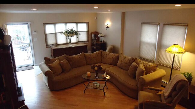 Foto del edificio - 3163 Rawlins Ave