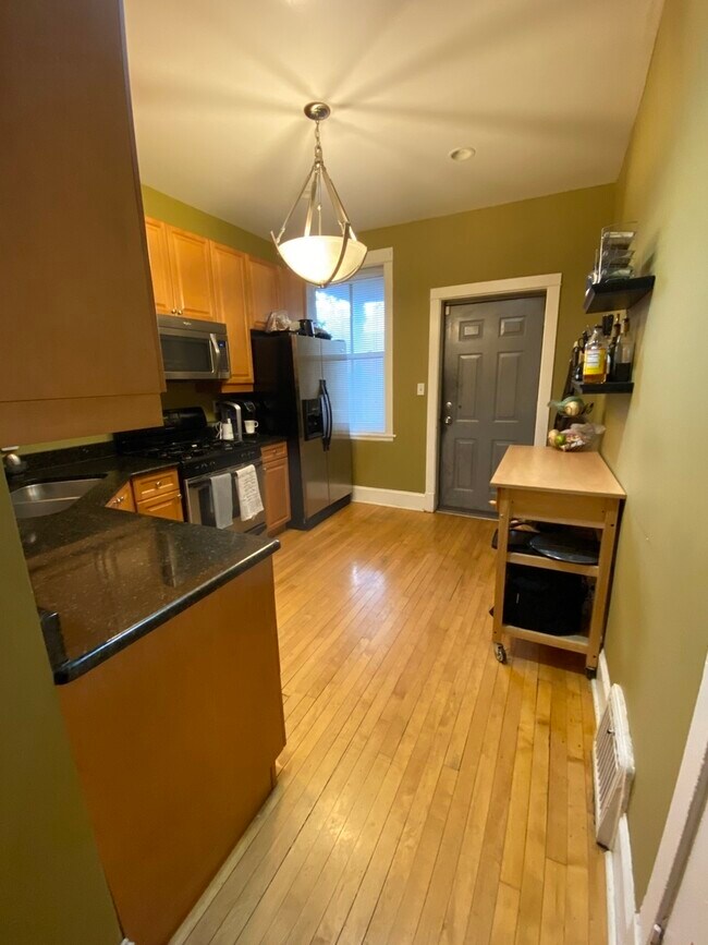 Foto del edificio - 3620 N Ashland Ave