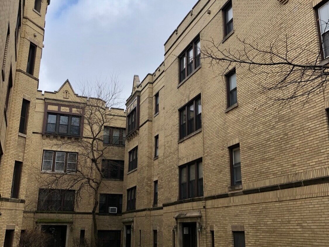 Primary Photo - 4049 N Francisco Ave