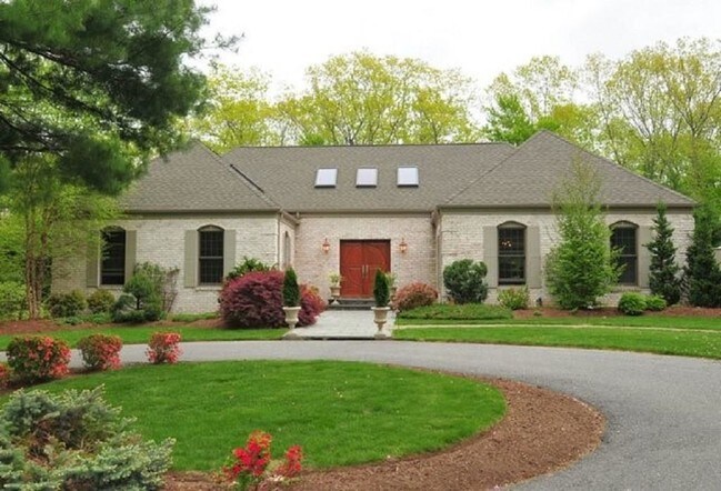Building Photo - 222 Country View Dr