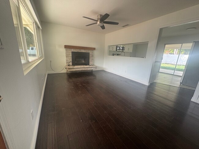 Building Photo - 8871 Palomar Ave