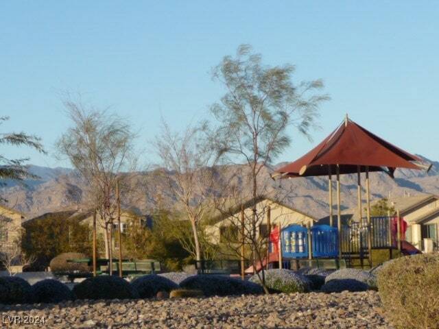 Foto del edificio - 8841 Iron Hitch Ave