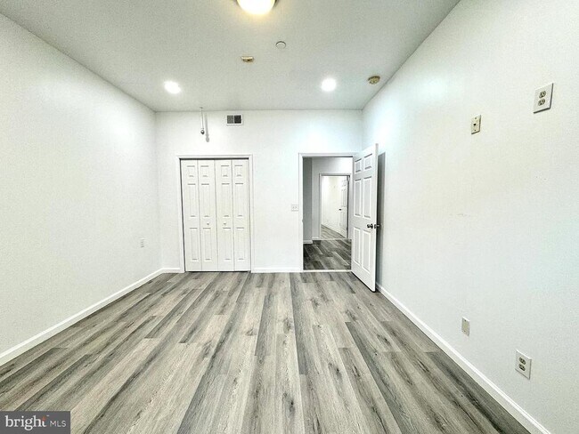 Building Photo - 20/24-24 N 40th St