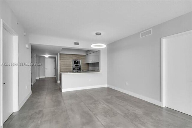 Foto del edificio - 300 Sunny Isles Blvd