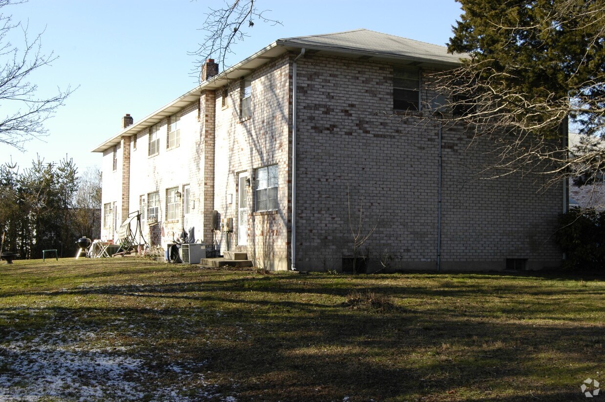 1216 Kerhart Ave, Berlin, NJ 08009 Apartments in Berlin, NJ